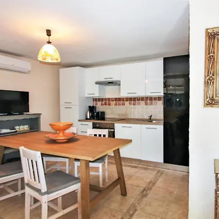 Stunning In Saint Esprit With Kitchen Holiday home Pont-Saint-Esprit